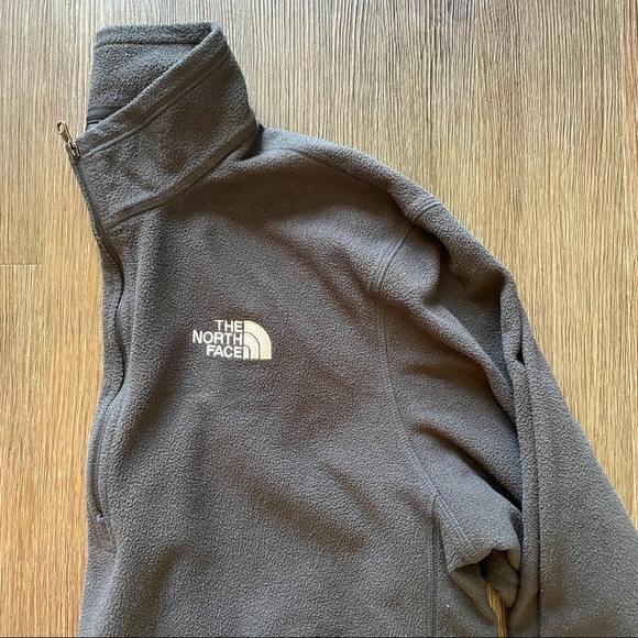 The NorthFace Fleece Half-Zip - Picture 4 of 9